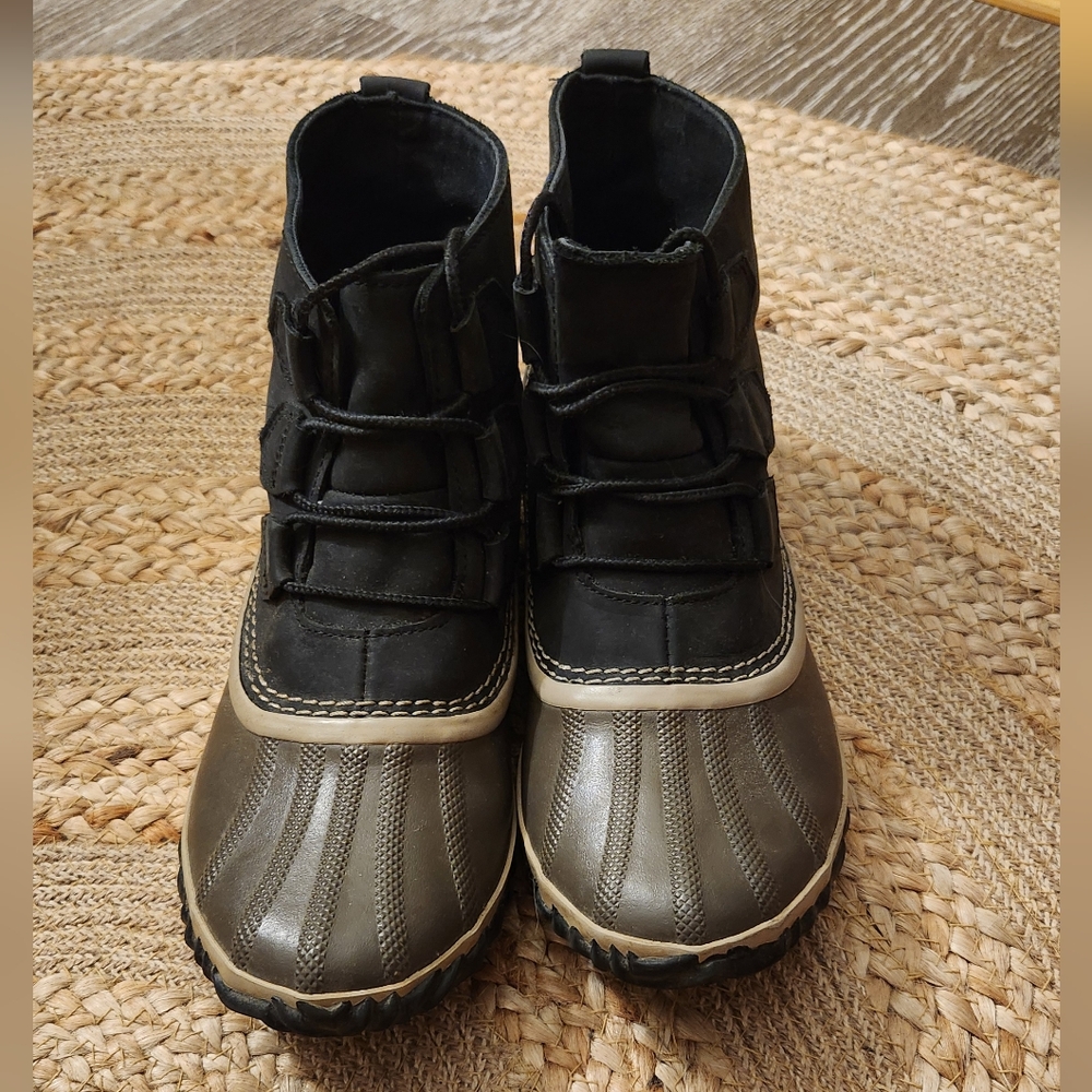 Sorel Women rain boots sz 9